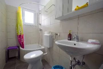 Two-Bedroom Apartment in Rasopasno for 5 Guests