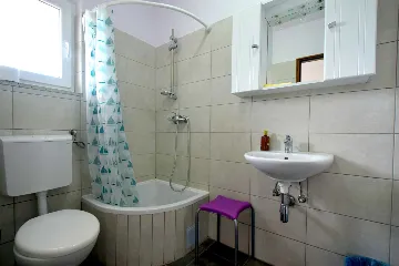 Two-Bedroom Apartment in Rasopasno for 5 Guests