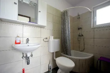 Two-Bedroom Apartment in Rasopasno for 5 Guests