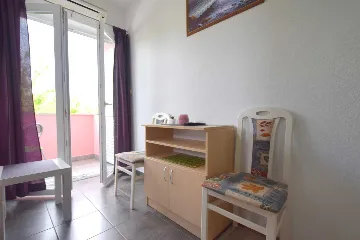 Air-Conditioned Room in Rasopasno for 2 Guests