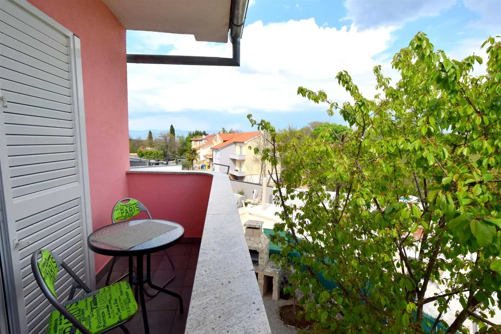 Air-Conditioned Room in Rasopasno for 2 Guests