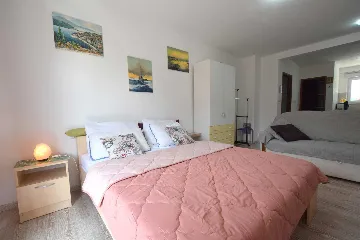 Air-Conditioned Studio Apartment in Rasopasno