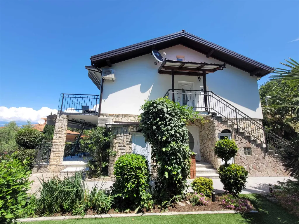 Renovated 2-Bedroom Apartment with Balcony in Omišalj