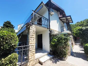 Renovated 2-Bedroom Apartment with Balcony in Omišalj