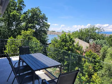 Renovated 2-Bedroom Apartment with Balcony in Omišalj