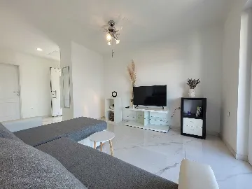Renovated 2-Bedroom Apartment with Balcony in Omišalj