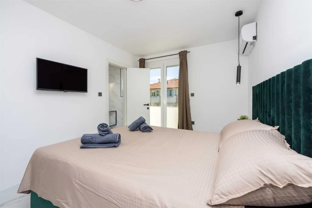 4-Bedroom Modern Villa in Baška, Croatia