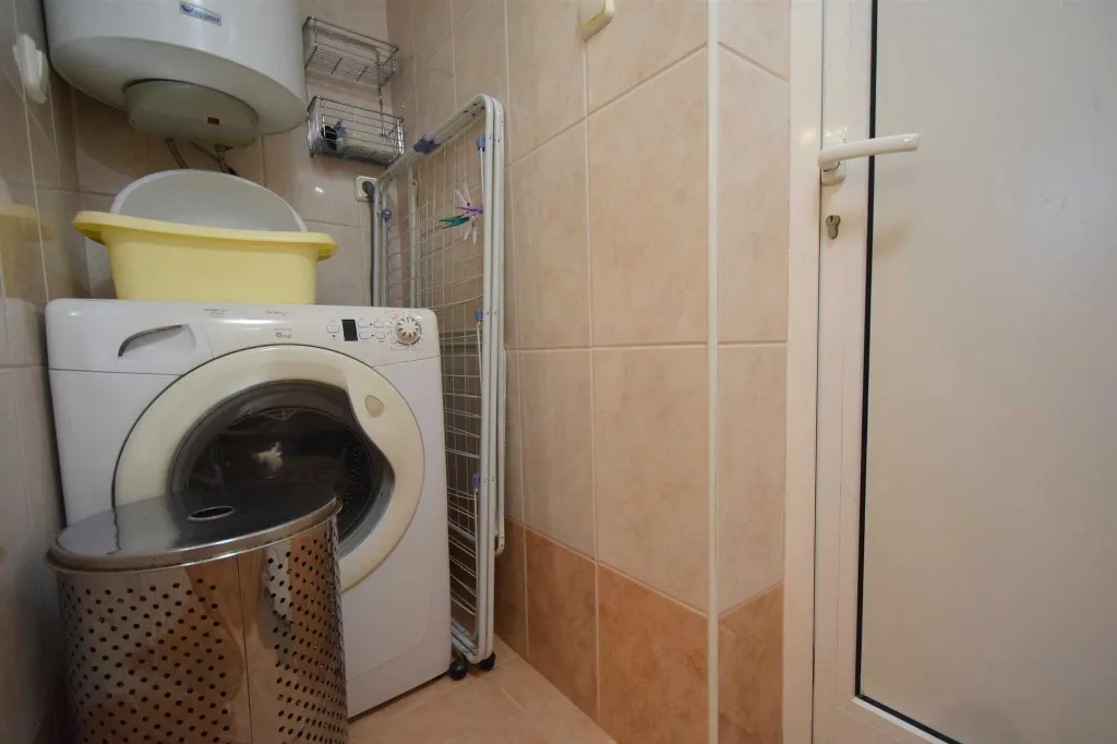 Holiday House in Gabonjin for Up to 6 Guests