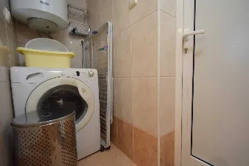 Holiday House in Gabonjin for Up to 6 Guests