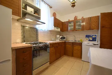 Holiday House in Gabonjin for Up to 6 Guests