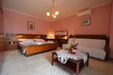 Holiday House in Gabonjin for Up to 6 Guests