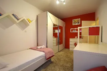 Holiday House in Gabonjin for Up to 6 Guests