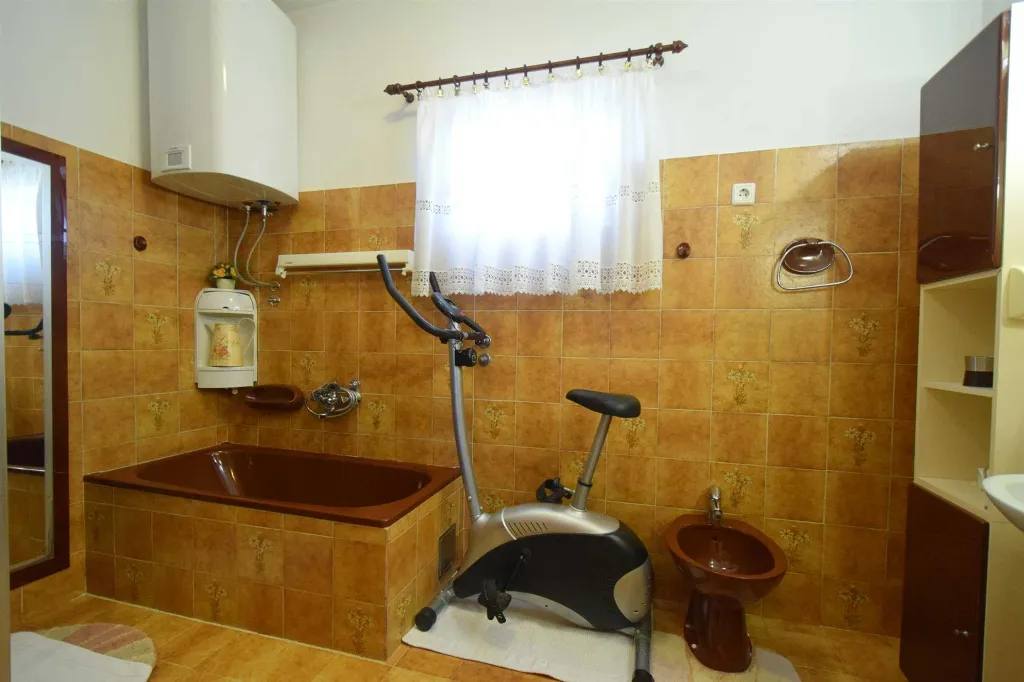 Holiday House in Gabonjin for Up to 6 Guests