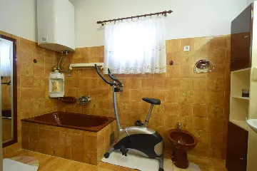 Holiday House in Gabonjin for Up to 6 Guests