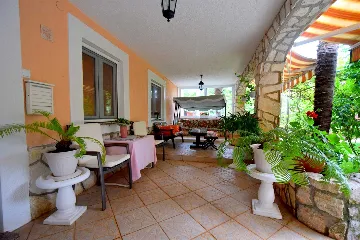 Holiday House in Gabonjin for Up to 6 Guests