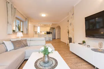 4-Bedroom Villa with Private Pool in Muraj