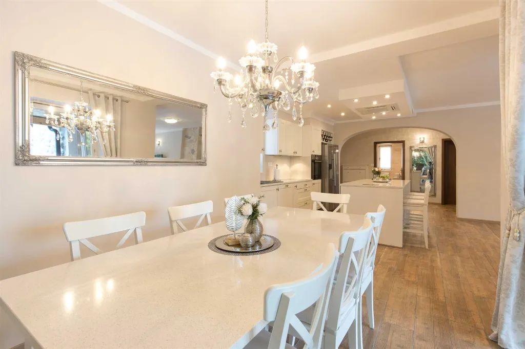 4-Bedroom Villa with Private Pool in Muraj