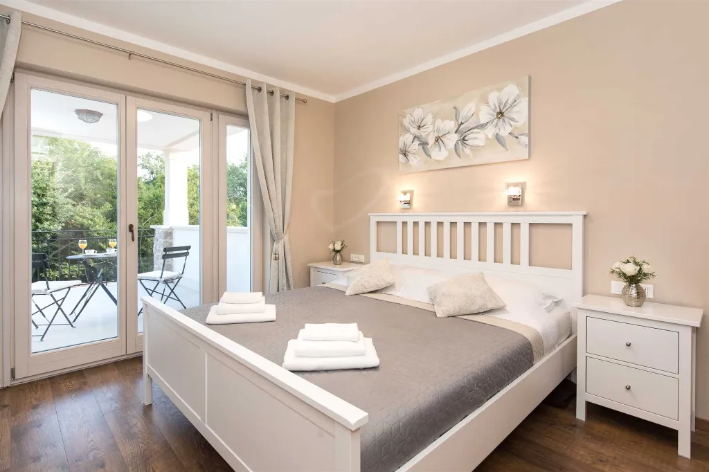 4-Bedroom Villa with Private Pool in Muraj