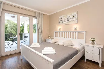 4-Bedroom Villa with Private Pool in Muraj