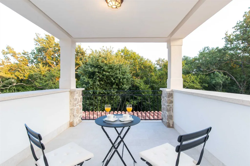4-Bedroom Villa with Private Pool in Muraj