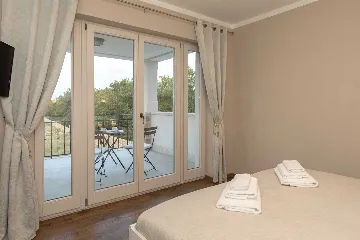 4-Bedroom Villa with Private Pool in Muraj