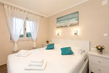 4-Bedroom Villa with Private Pool in Muraj