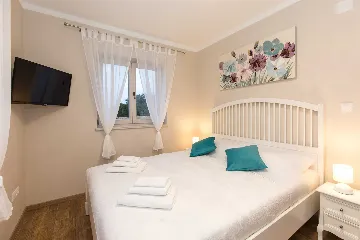 4-Bedroom Villa with Private Pool in Muraj