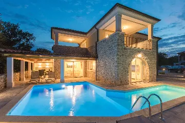 4-Bedroom Villa with Private Pool in Muraj