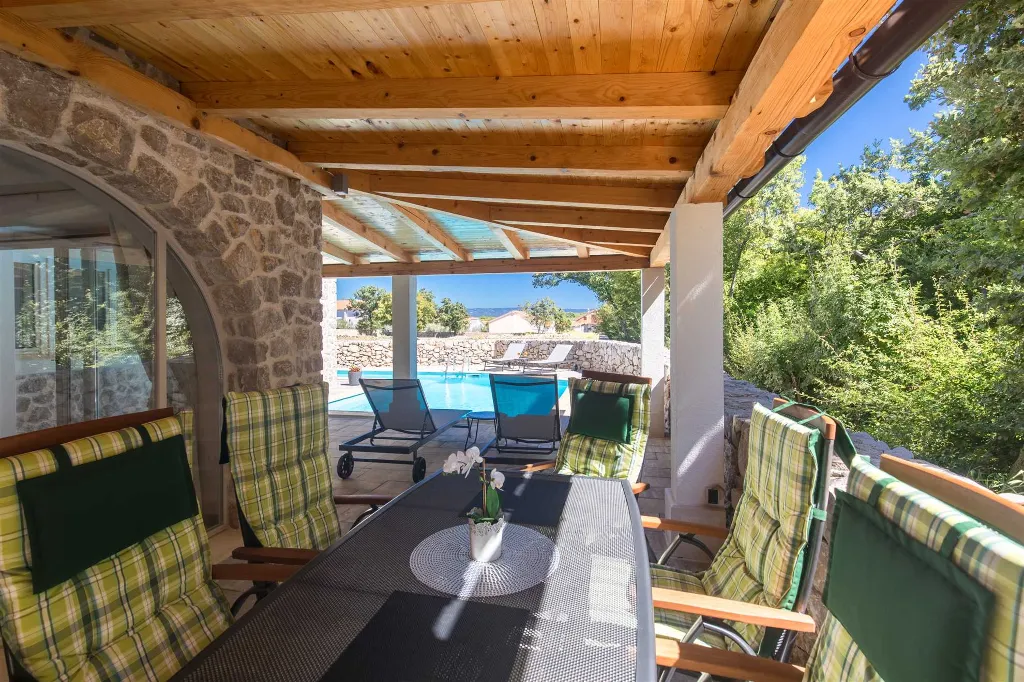 4-Bedroom Villa with Private Pool in Muraj