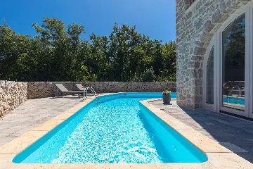 4-Bedroom Villa with Private Pool in Muraj