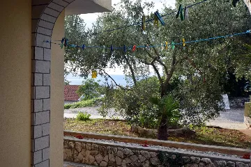 Njivice 1-Bedroom Apartment with Terrace for 3