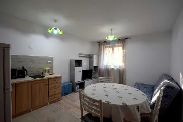 Njivice 1-Bedroom Apartment with Terrace for 3