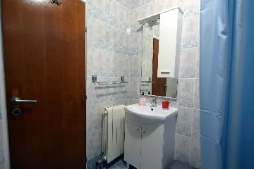 Njivice 1-Bedroom Apartment with Terrace for 3