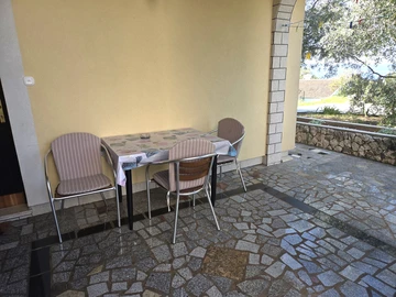Njivice 1-Bedroom Apartment with Terrace for 3
