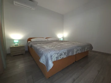 Njivice 1-Bedroom Apartment with Terrace for 3