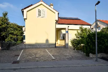 Ground-Floor Studio Apartment in Njivice for 2