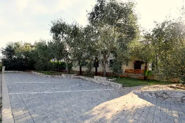 Ground-Floor Studio Apartment in Njivice for 2