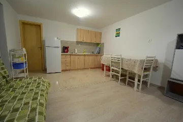 Ground-Floor Studio Apartment in Njivice for 2