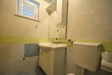 Ground-Floor Studio Apartment in Njivice for 2