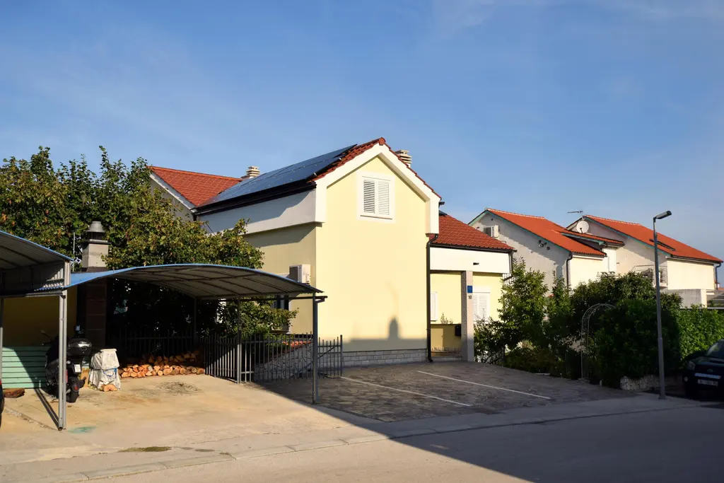 Njivice Family Apartment for Up to 10 Guests