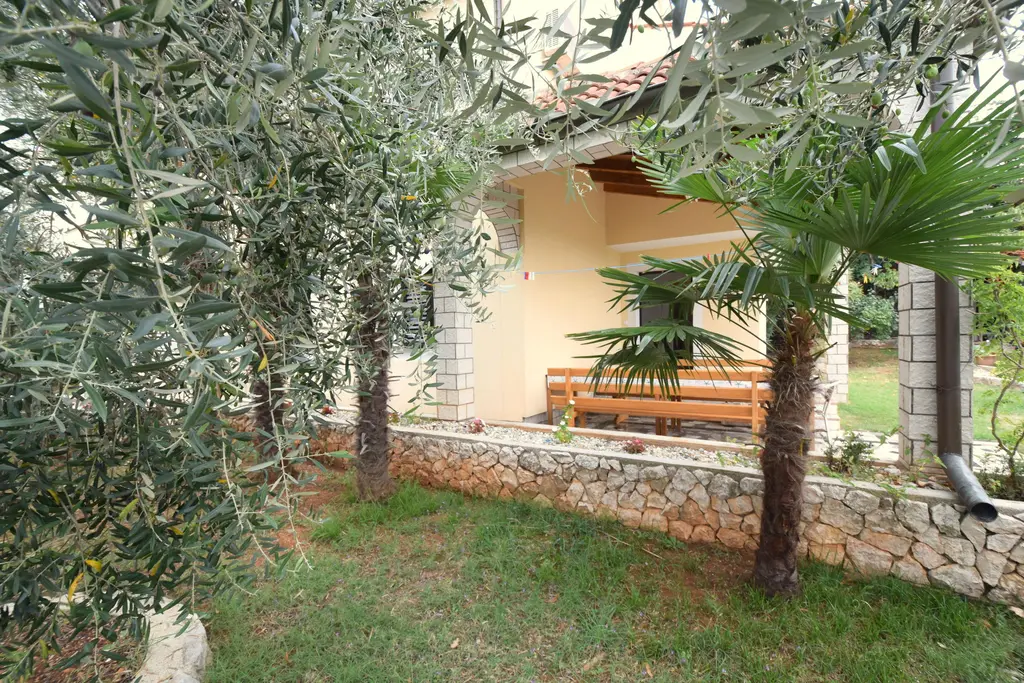 Njivice Family Apartment for Up to 10 Guests