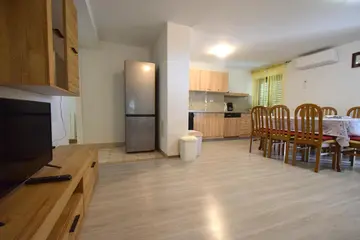 Njivice Family Apartment for Up to 10 Guests
