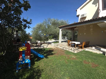 Njivice Family Apartment for Up to 10 Guests