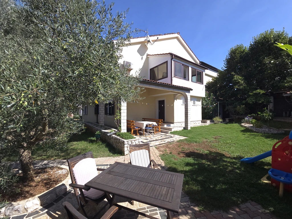Njivice Family Apartment for Up to 10 Guests