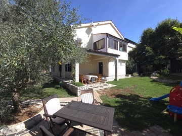 Njivice Family Apartment for Up to 10 Guests