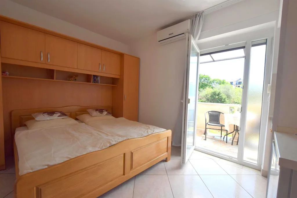 Malinska Air-Conditioned Studio Apartment with Balcony