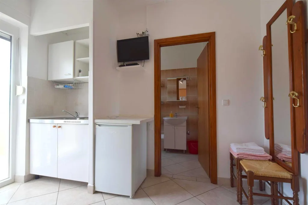 Malinska Air-Conditioned Studio Apartment with Balcony