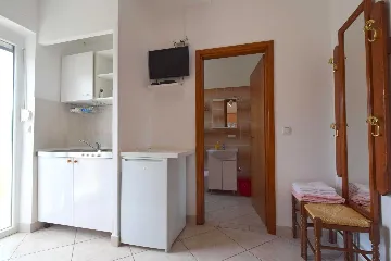 Malinska Air-Conditioned Studio Apartment with Balcony