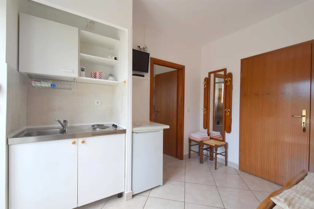 Malinska Air-Conditioned Studio Apartment with Balcony