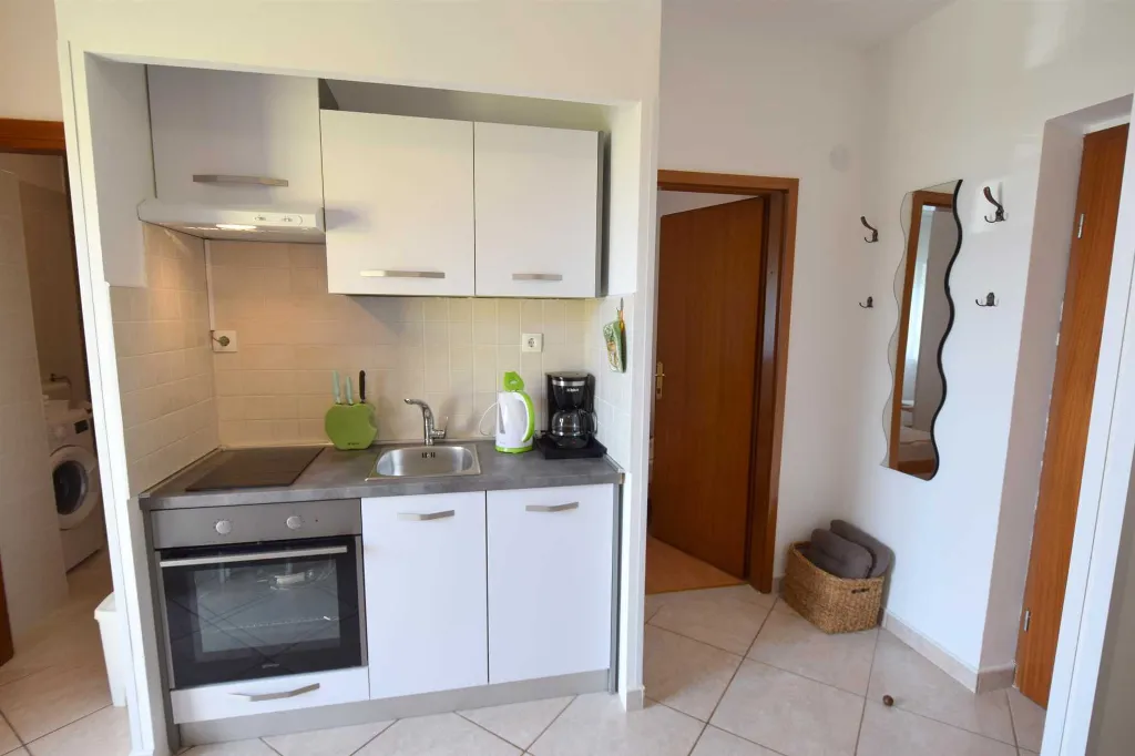 Balcony Apartment for 3 in Malinska